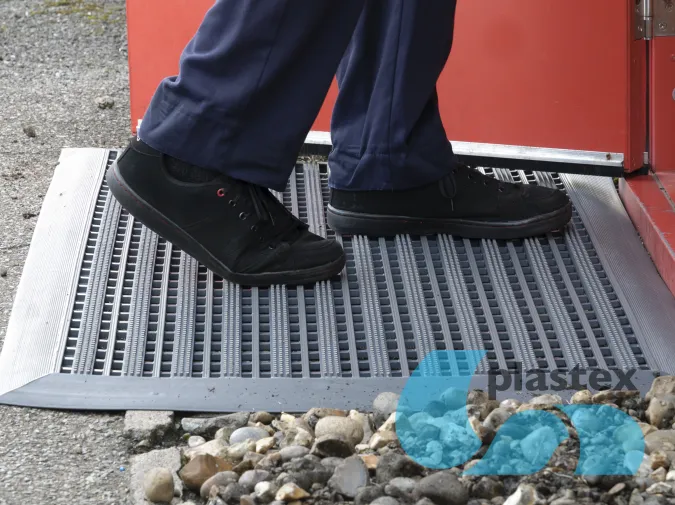 Frontrunner Brush Wide