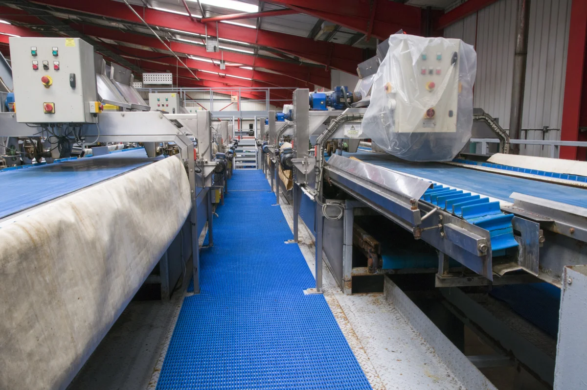 Vyangrip est un tapis antidérapant conçu pour les lieux de travail commerciaux et industriels.